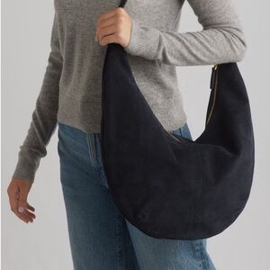 Madewell Navy Essential Curve Hobo Bag in Deep Indigo